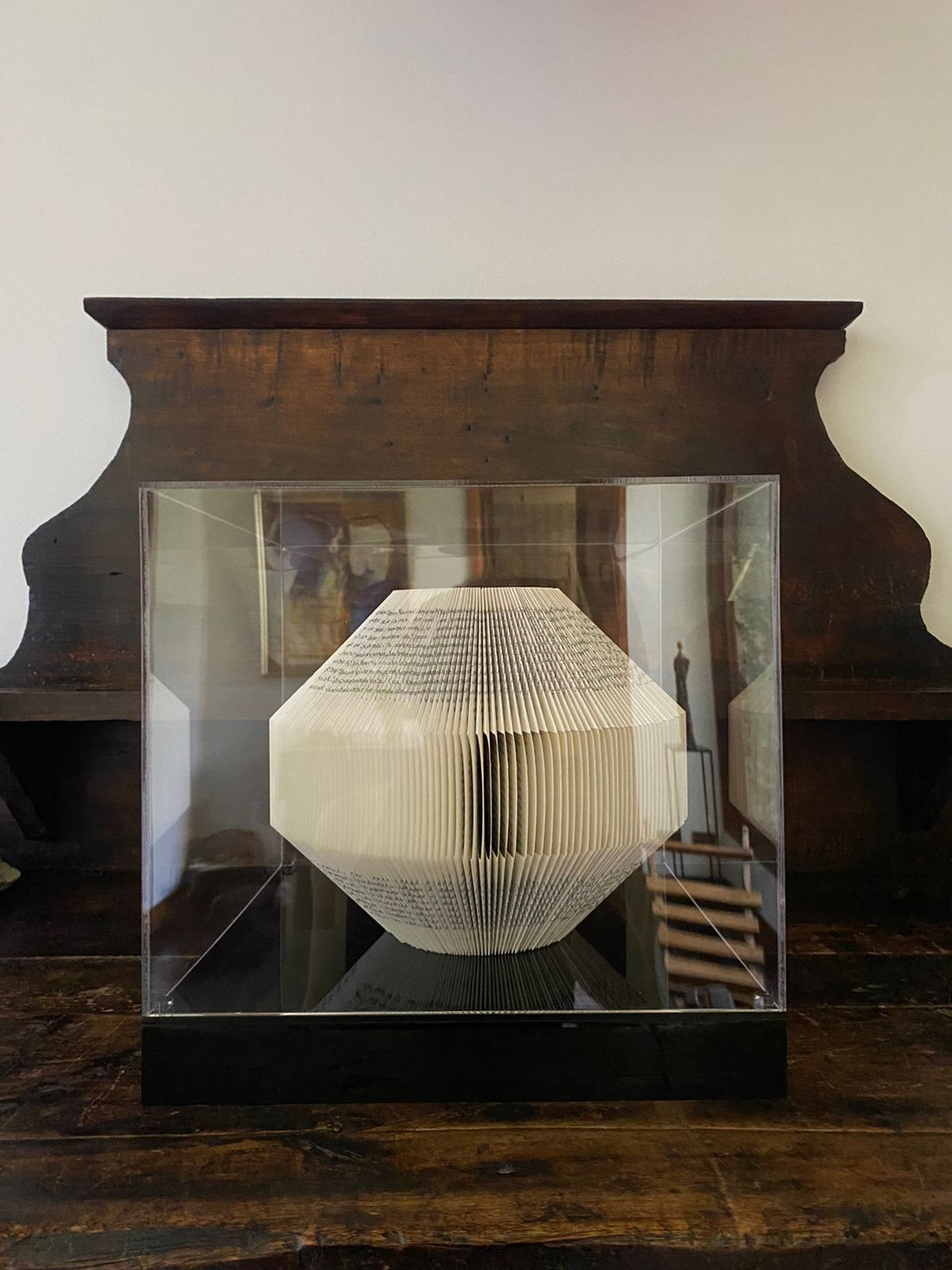 Libro Escultura Cubo Danzante Base Negra *a pedido